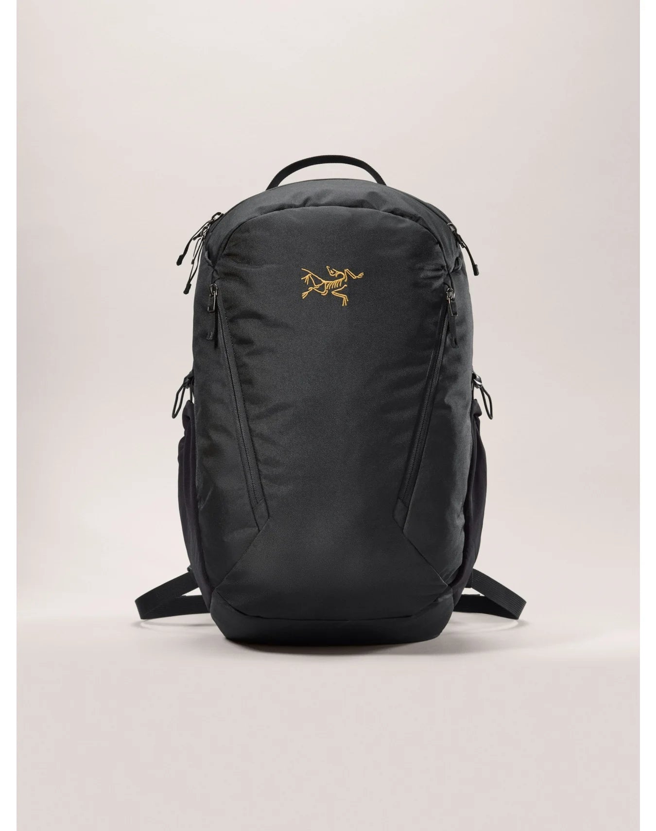 女性が愛用する黒リュックおすすめ｜アークテリクス（ARC'TERYX）