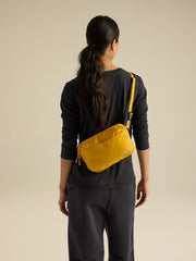 ヒリアド クロスボディ バッグ 正面