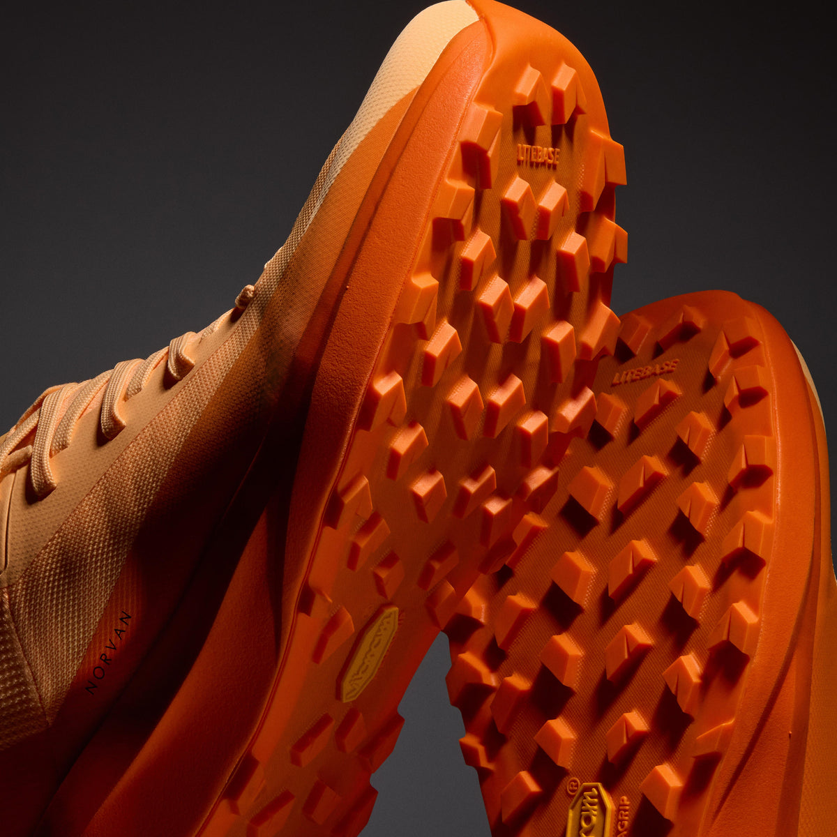 堅牢なアウトソール