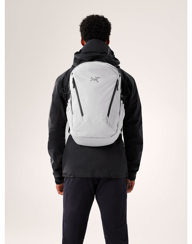 ARC’TERYX  マンティス26 アークテリクス　正規品重量870g