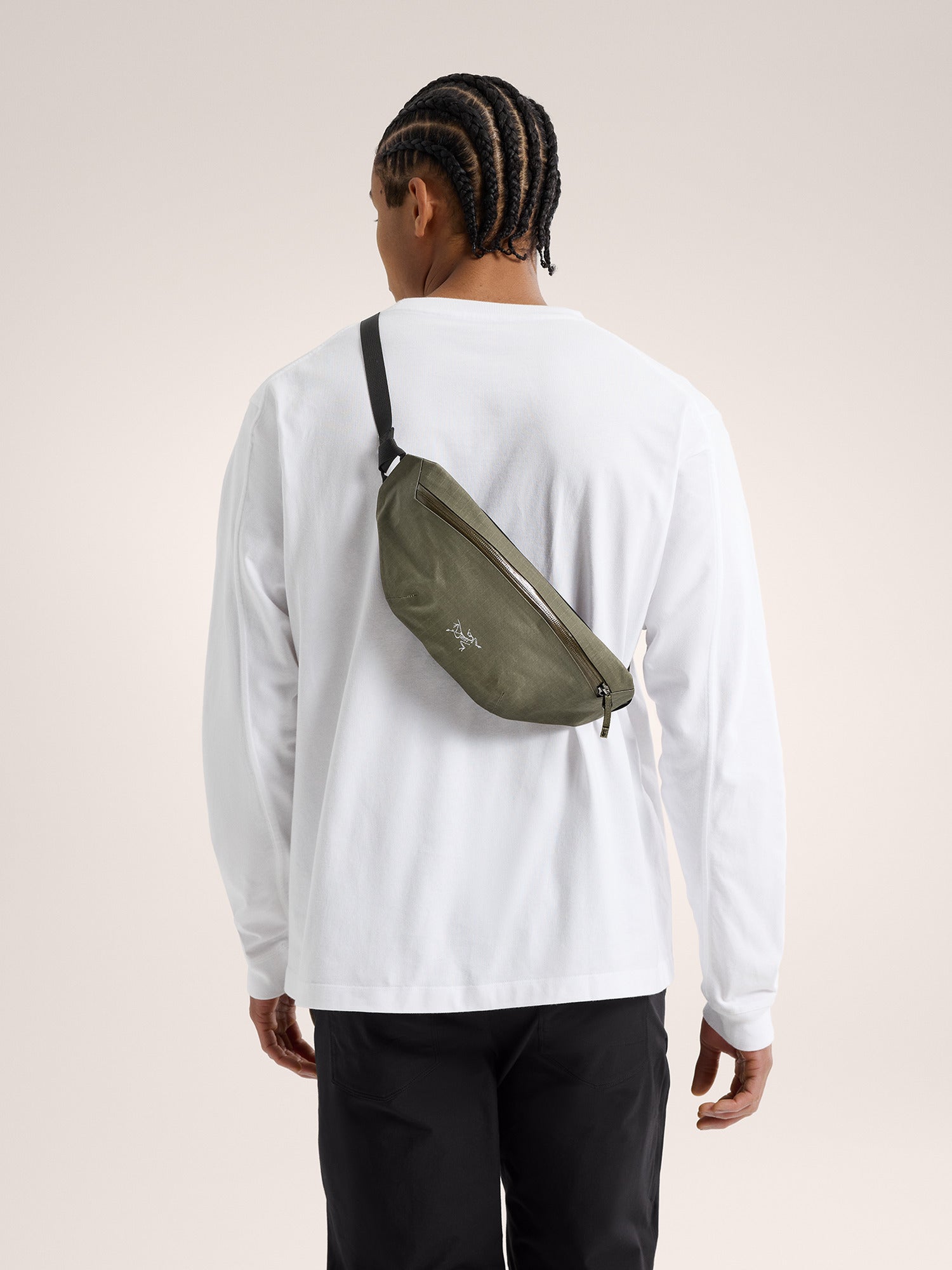 40代メンズに人気のボディバッグブランド|アークテリクス(ARC'TERYX)