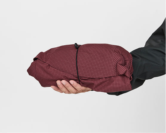 重量358gとミニマムな軽さを実現