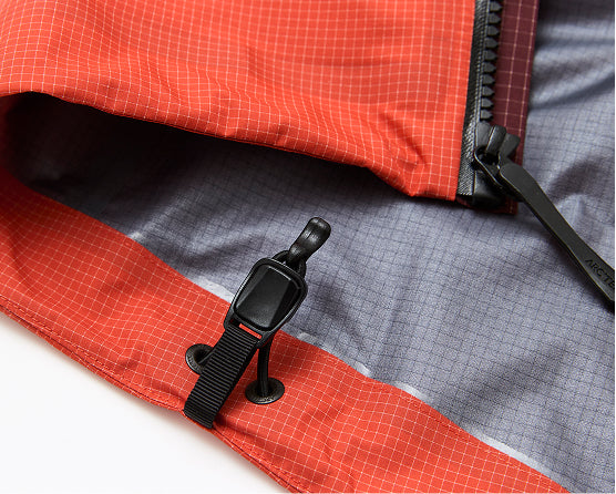 剥離を防ぐ裾部分のセルフファブリック